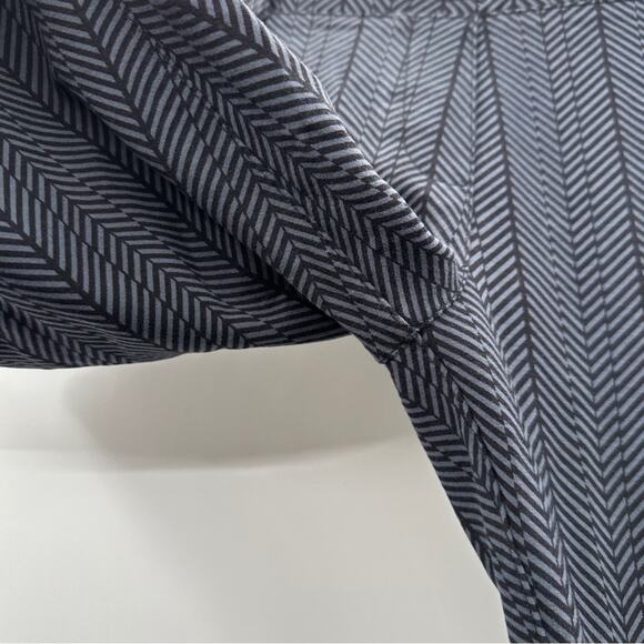 Betabrand Black & Gray Chevron Stripe Print Mid Rise Wide Leg Pull On Pants Sz M - Picture 5 of 10